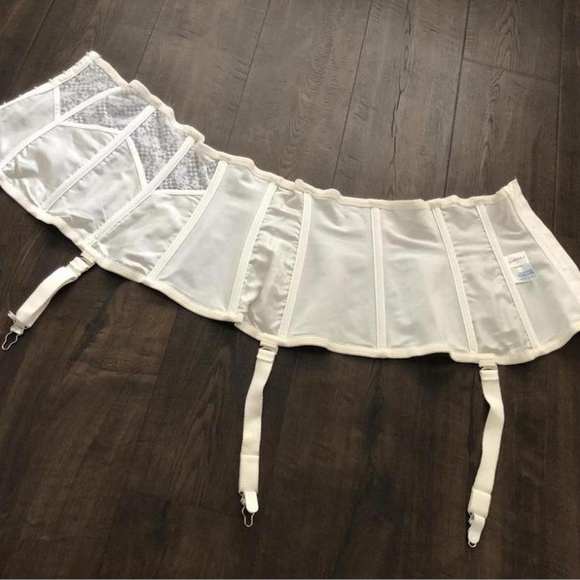 Corsets - Picture 3 of 4